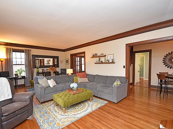 3rd image of 3576 Paxton Ave