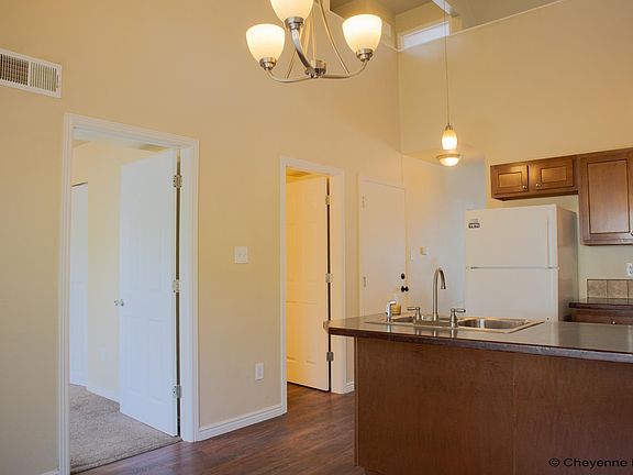 3rd image of 1015 Hacienda Ct
