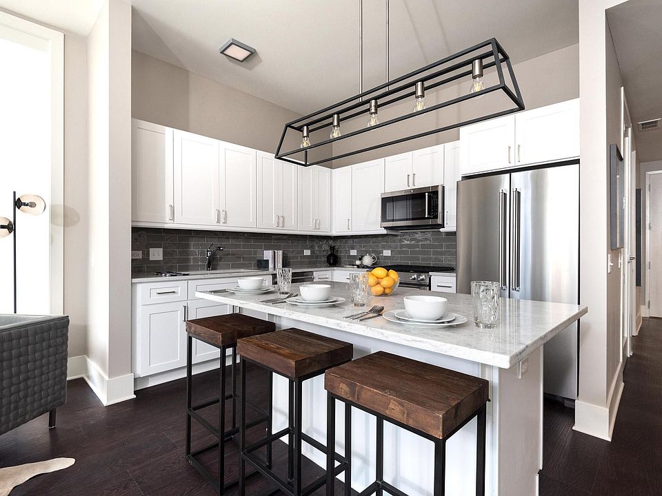 1st image of 2050 N Clark St #406