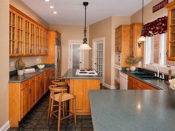 3rd image of 139 Harris Ln