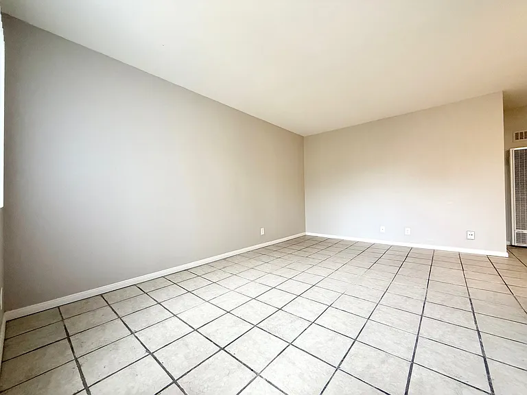 430 S Willie James Jones Ave #D — Photo 7