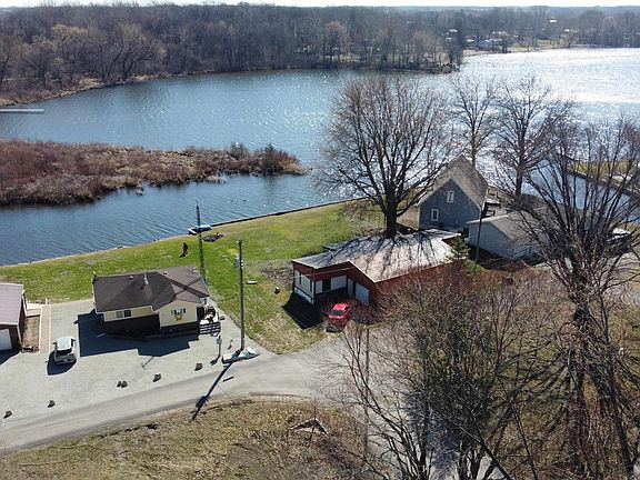 2nd image of 5799 N Lakeshore Dr