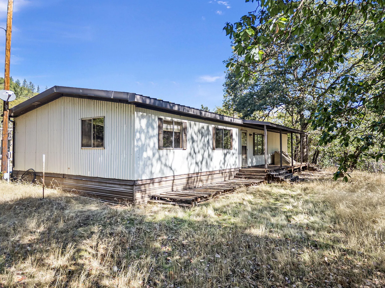 4980 Foothill Blvd photo 1