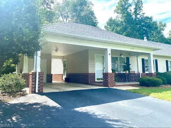 1733 Inglebrook Trl, Mount Airy, NC 27030