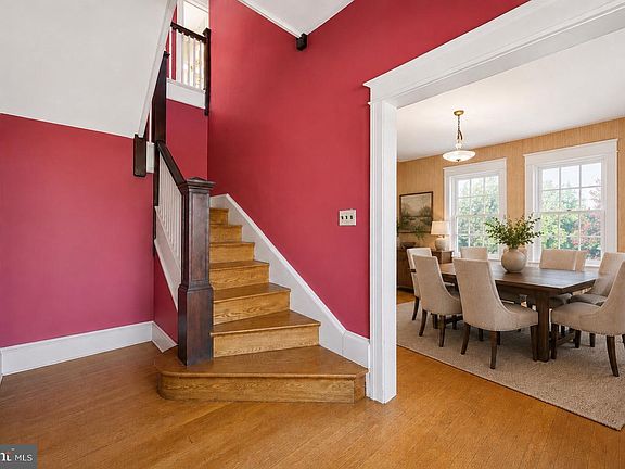 5th image of 3814 Kanawha St NW