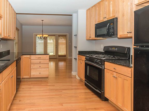 5th image of 4212-4218 Olive St