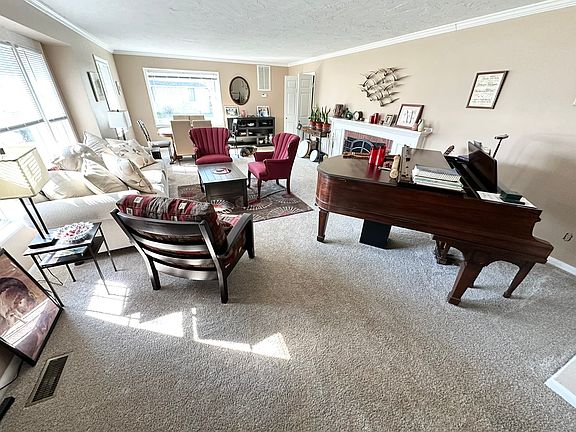 5th image of 211 S Merrywood Ln