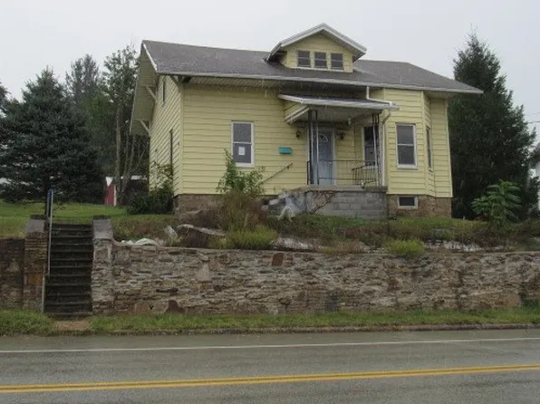 1688 Pitt St, Jennerstown, PA 15547