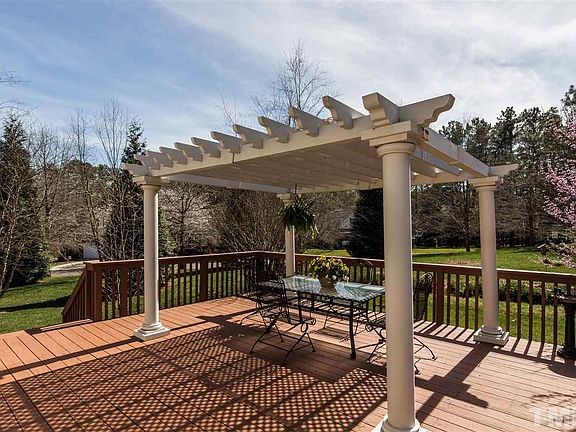 3rd image of 14 York Woods Pl