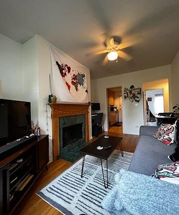 4th image of 681 W Wrightwood Ave APT 3