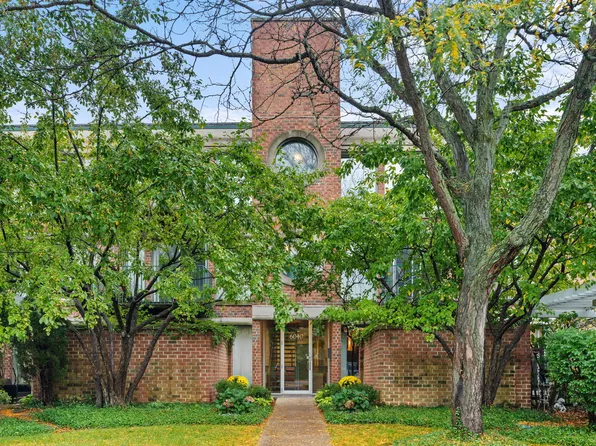 6040 Arbor Ln APT 100, Northfield, IL 60093