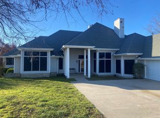 137 Oakview Rd, Gainesville, TX 76240