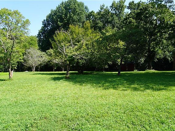 2nd image of 1 Brookfield Ln #9