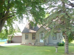 11 6th St, Windom, MN 56101