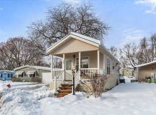 192 Parkwood Rd, Elgin, IL 60123