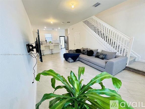 2nd image of 2832 SW 17th Ave
