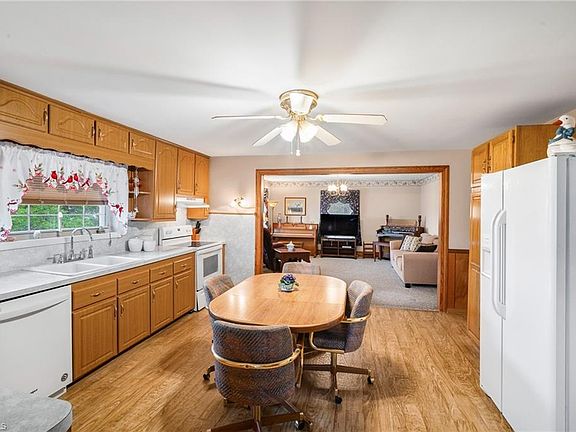 3rd image of 1246 Hickory Tree Rd