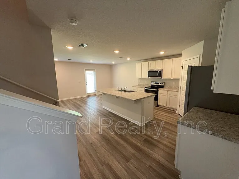 5431 Peach Dr — Photo 5