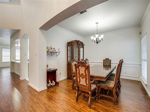 5th image of 1110 Courtside Dr