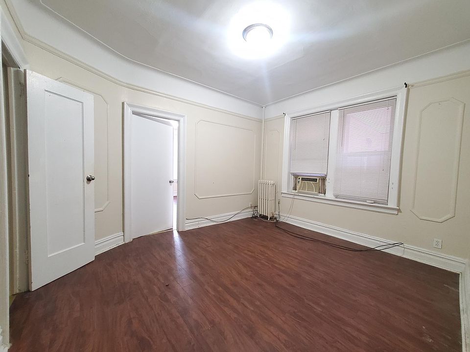 2nd image of 163 W 48th St #4