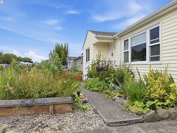 3rd image of 1432 Modoc St