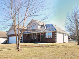 1530 W Coach House Ct, Nixa, MO 65714