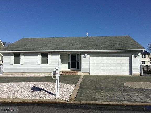 2nd image of 804 Anchor Dr