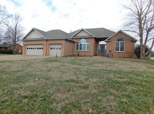 7766 Oak Grove Rd, Newburgh, IN 47630