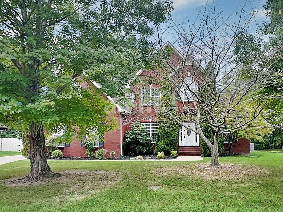 1st image of 311 Annadel St