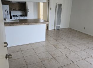 11920 Inglewood Ave APT 17, Hawthorne, CA 90250