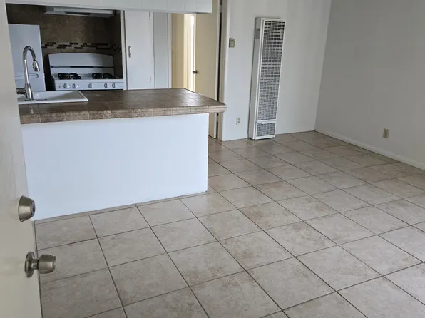 11920 Inglewood Ave, Hawthorne, CA