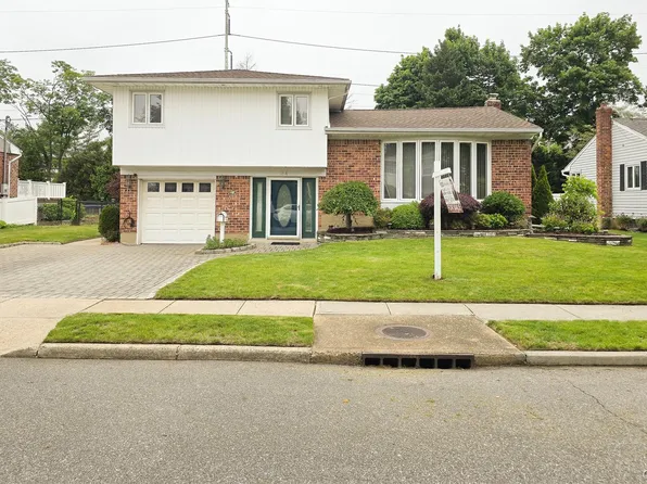 24 Edna Drive, Syosset, NY 11791