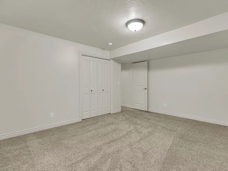 832 E Michie Ln — Photo 31