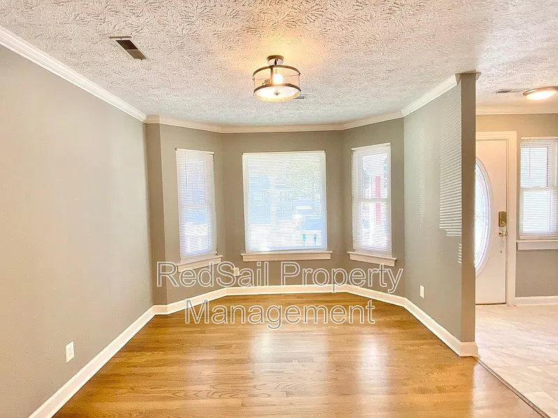 3 bed, 2.5 bath, 1662 sqft, $1,995 — Photo 3