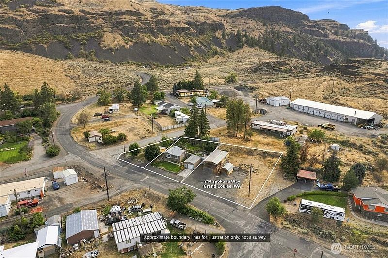 4th image of 810 Spokane Way