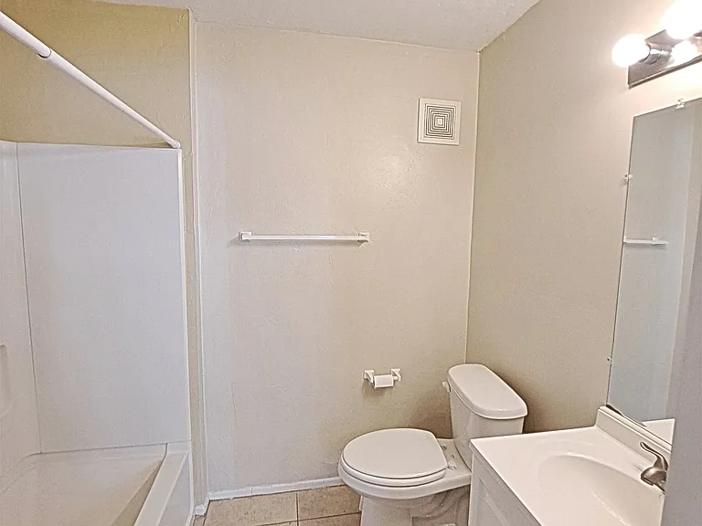 4000 SW 23rd St #1107 — Photo 4