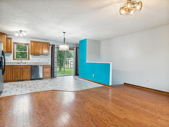 4th image of 30719 Ashwood Dr