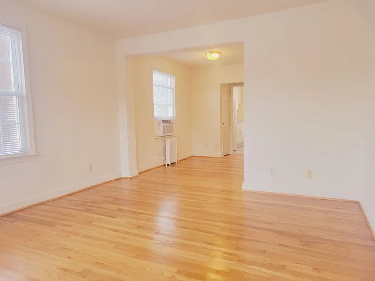 Burton Gardens Apartments — Photo 16