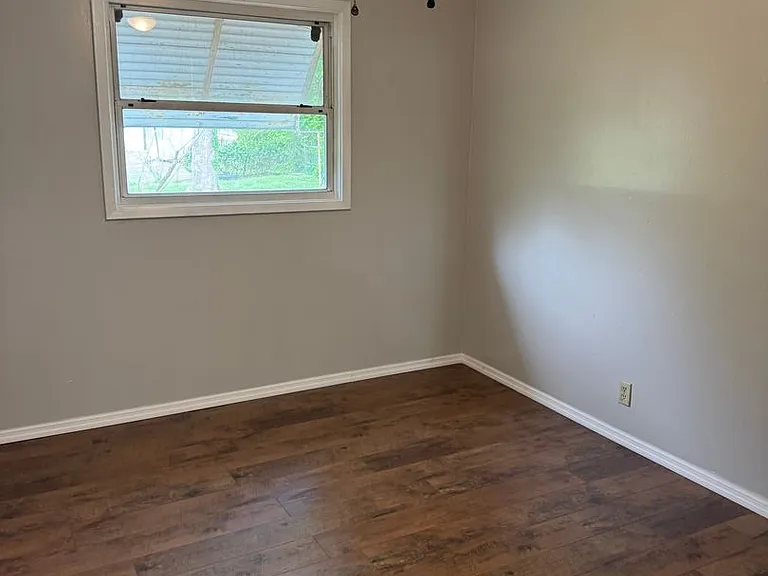 1669 S Hickory Ave — Photo 11