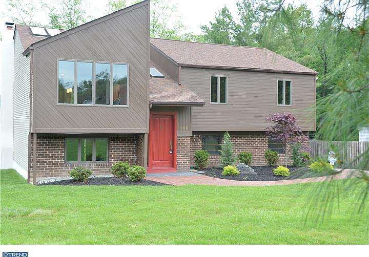 1st image of 108 Hawthorne Dr