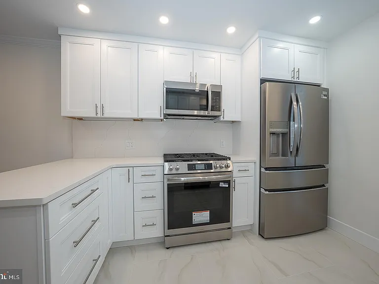 15 Llanfair Rd #A — Photo 7