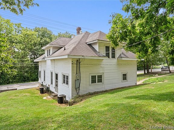 5th image of 588 SE Main Street