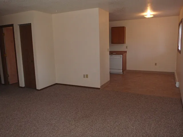 3 bed, 2.0 bath, $1,300 — Photo 4