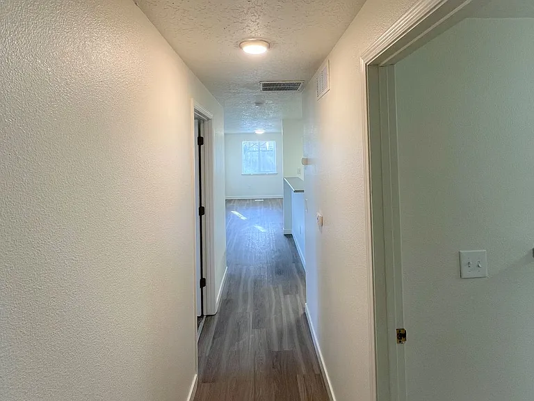 109 - Brentwood — Photo 13