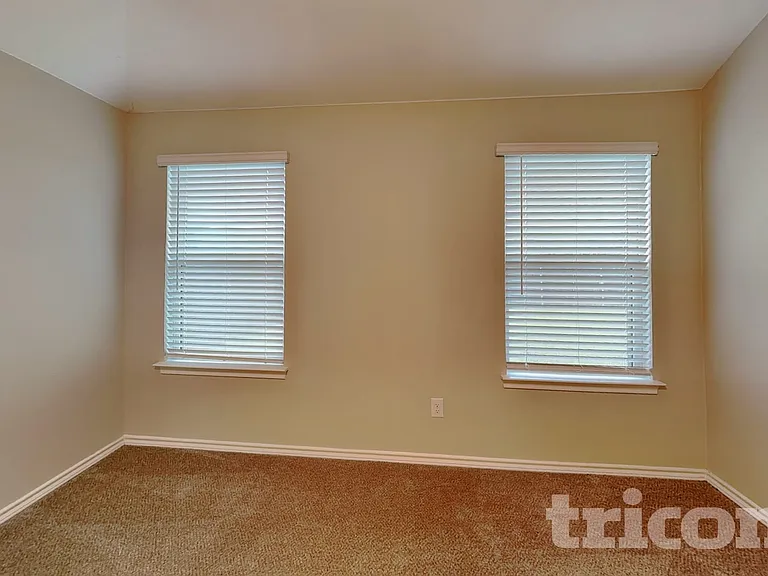 9125 Nevis Dr — Photo 5