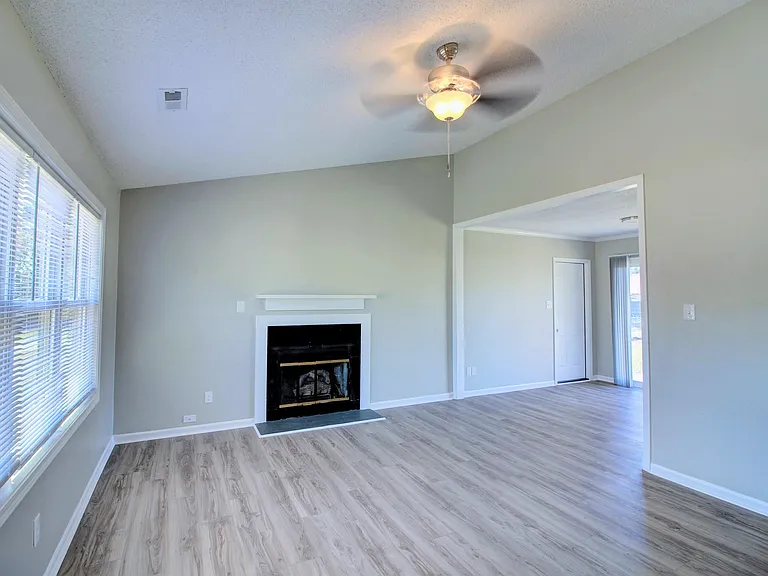 329 McCotter Blvd — Photo 4