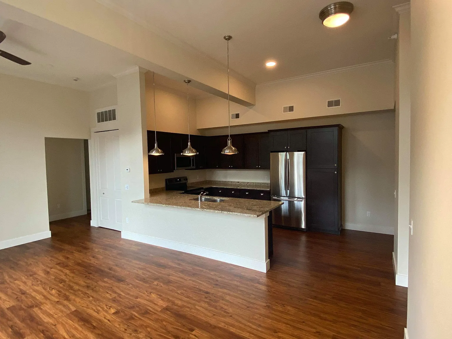 2 bed, 1200 sqft, $2,000 — Photo 4