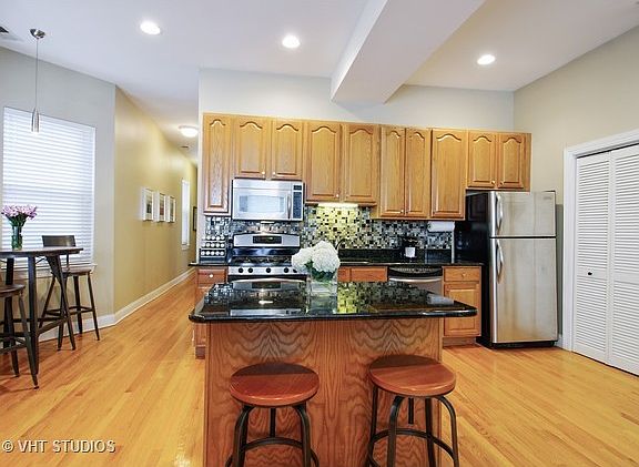 4th image of 3924 N Hermitage Ave APT 2
