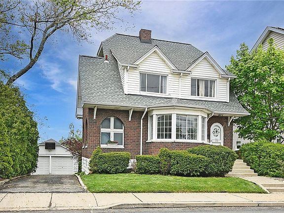2nd image of 2438 Pioneer Ave