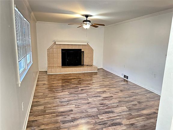 4th image of 4833 Wood Ave